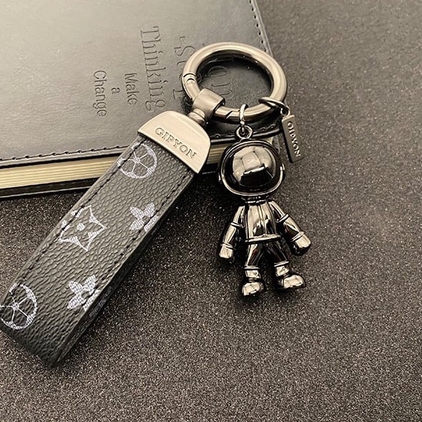 Móc khóa cute Kuu Studio ô tô anime màu đen xanh chết liệu cao su nhựa siêu bền - Móc Khoá Phi Hành Gia