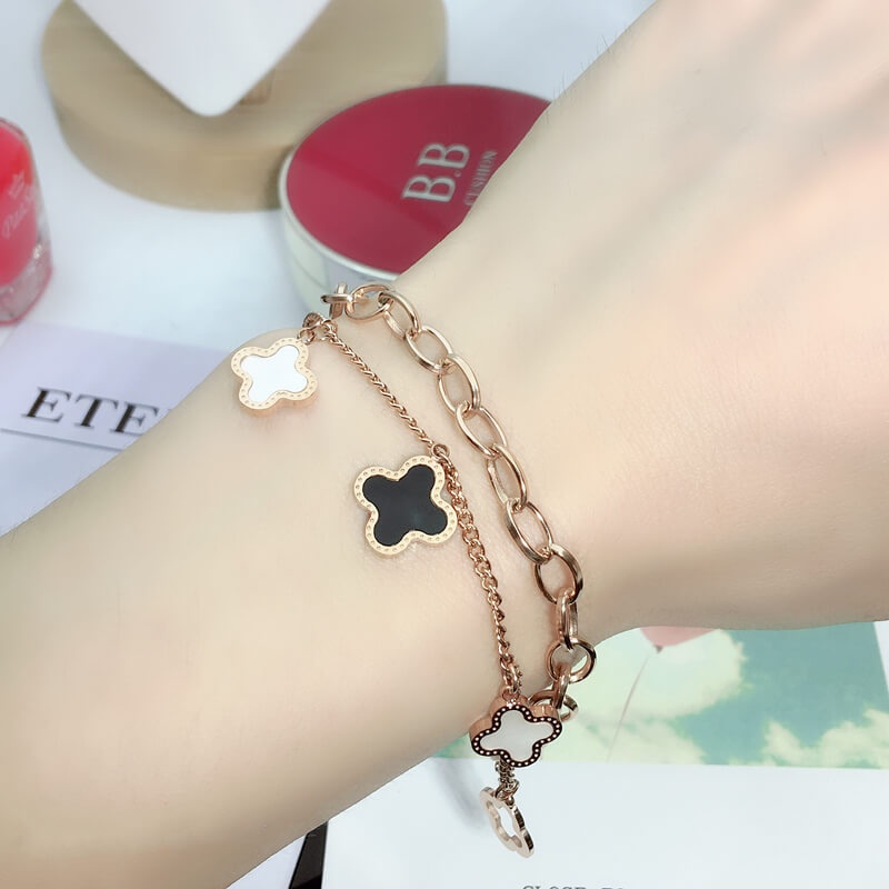 Vòng Tay Hai Lớp Bằng Thép Titan Mạ Vàng 18K Đính Đá Mã Não Trắng / Đen Sang Trọng