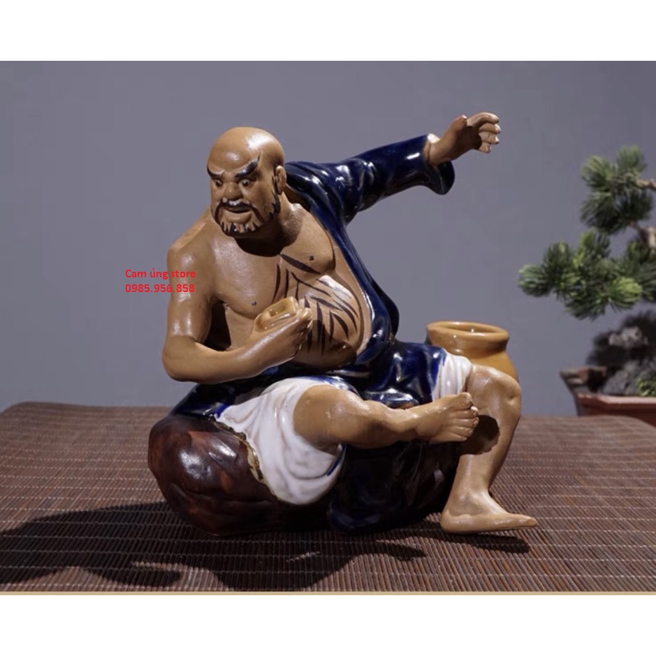 Tượng Lỗ Chí Thâm ngồi uống rượu trang trí tiểu cảnh, phối lũa bonsai, Tượng gốm phật sơn