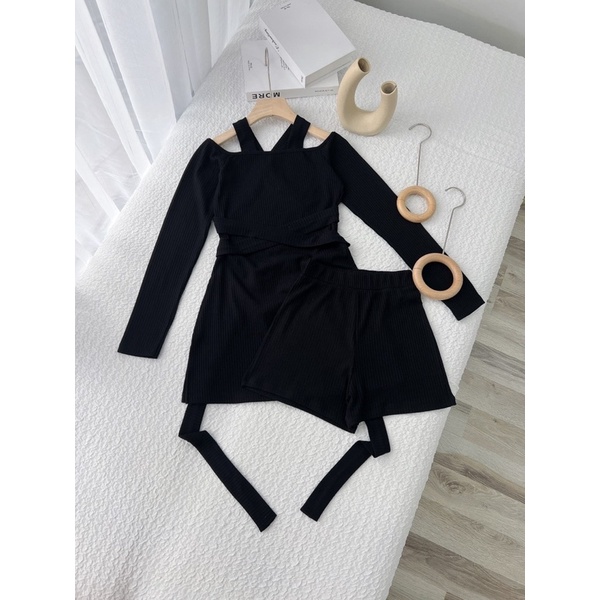 Set áo yếm trễ vai quần short gân tăm