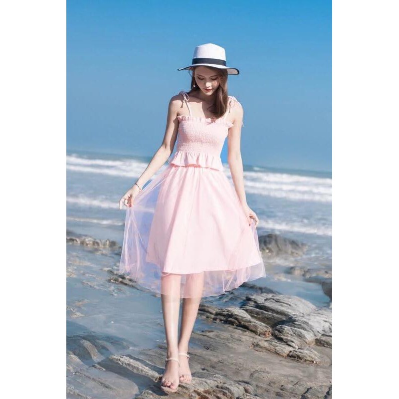 Set áo bo thun và chân váy lưới xoè
