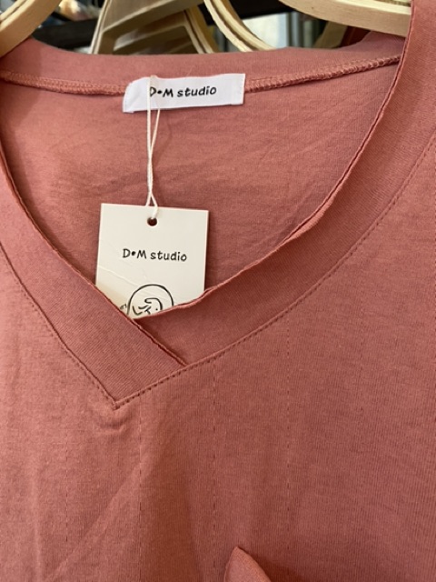 Áo cổ tim túi ngực basic - hàng QC | BigBuy360 - bigbuy360.vn