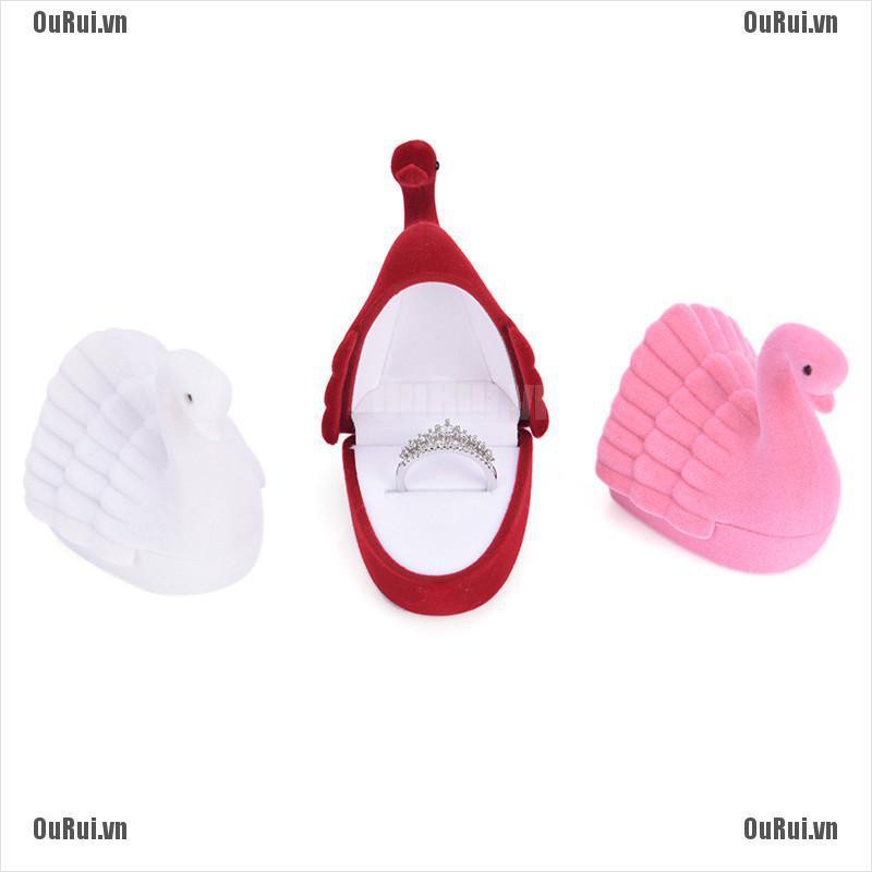 Hộp Đựng Nhẫn Hình Thiên Nga Sang Trọng