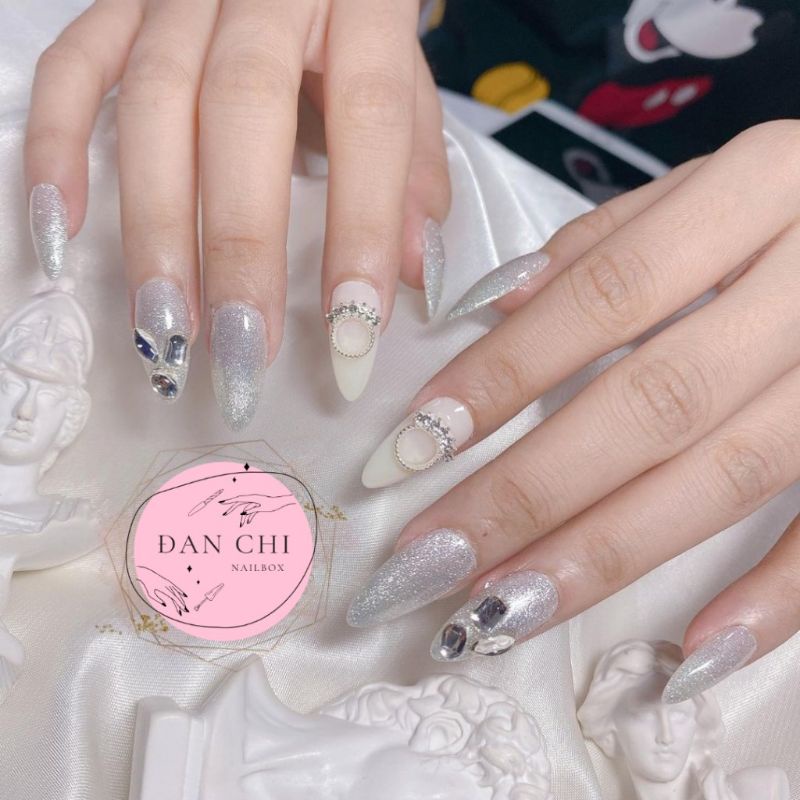 NailBox móng úp thiết kế sẵn Mẫu Mắt Mèo Flash Đính Đá