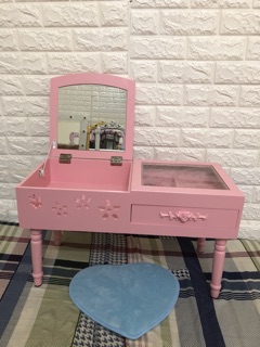Bàn trang điểm mini
