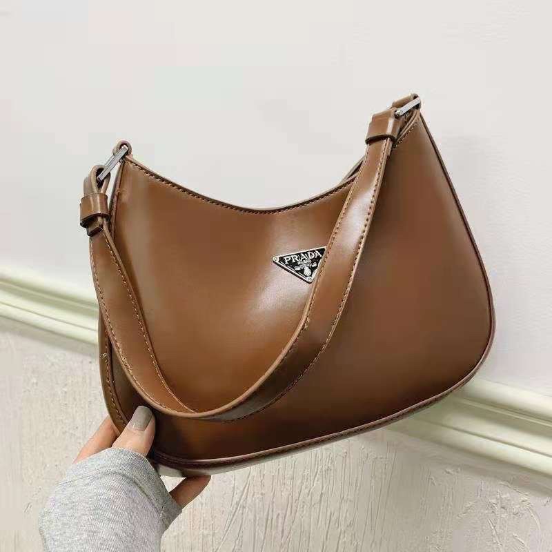 Túi kẹp nách 𝓟𝓻𝓪𝓭𝓪 bầu Diệu Nhi Siêu Hot 2021