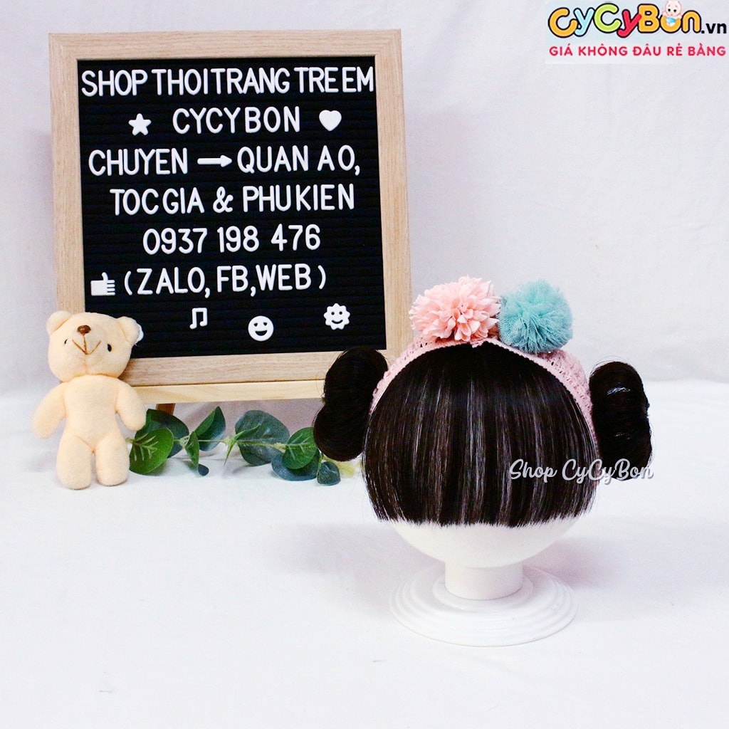 Băng Đô Turban Tóc Giả Cho Bé Gái Kèm Tóc Mái Và Tóc Búi Tròn Hai Bên -Họa Tiết Hai Quả Bông Xanh Hồng Thun Co Giãn !