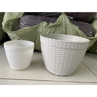 Chậu nhựa đan mây