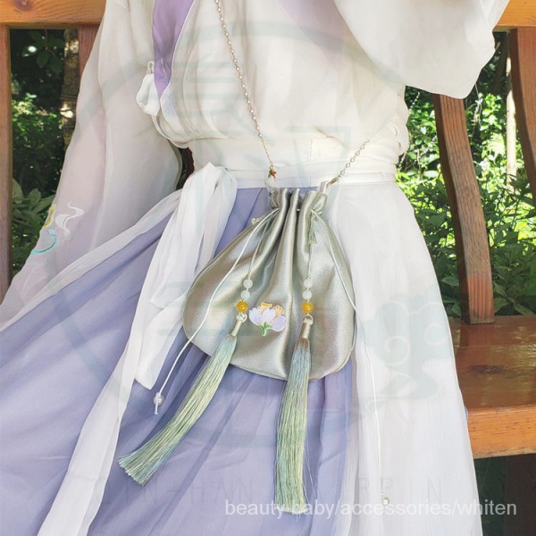 Túi đeo chéo vải satin hình tròn thêu họa tiết phối tua rua phong cách Trung Ho