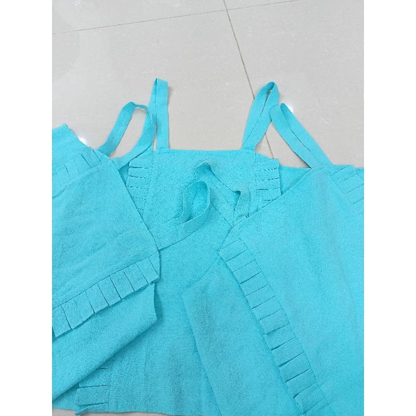 Áo dây chất vải co giản nhẹ, có 2 màu