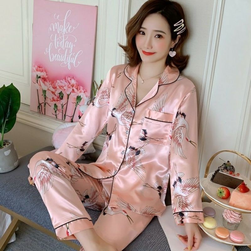 Bộ đồ ngủ pijama lụa cao cấp sang quyến rũ sexy với cổ chữ V mềm mịn không gây kích ứng da