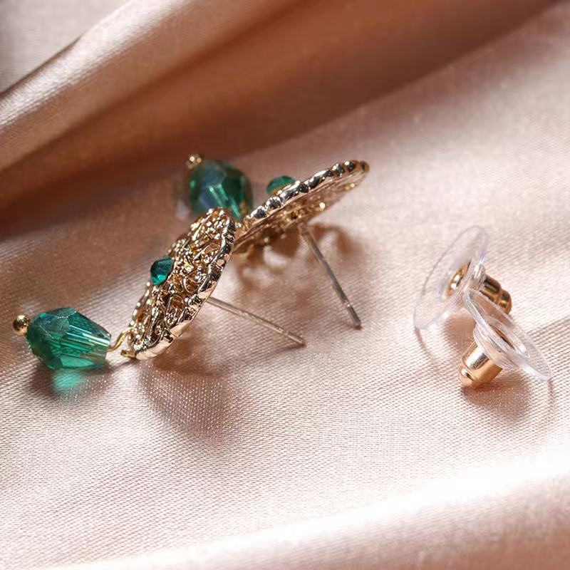 S925 Silver Needle European and American Retro Emerald Green Diamond Earrings Love Korean Version of the New Elegant and Fashionable Earrings