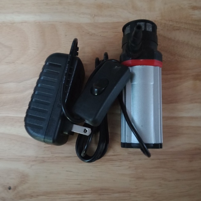 Máy bơm nước mini 12v