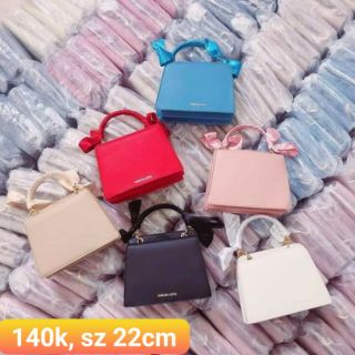 CnK nơ và cnk gương