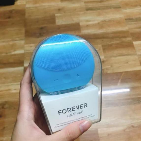 Máy Rửa Mặt Massage Forever Luna Mini - Chất Liệu Toàn Máy Là Silicone Chống Nước Nên Lau Rửa Thoải Mái.