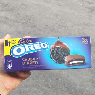 Bánh Oreo Vỏ Socola Kẹp Kem Vị Vani Phủ Socola Sữa 150g (3 gói x50g)