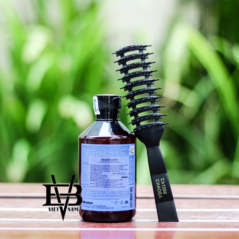 Dầu gội đầu trị dầu Davines Natural Tech Rebalancing 250ml + Tặng lược tạo kiểu Chaoba cao cấp