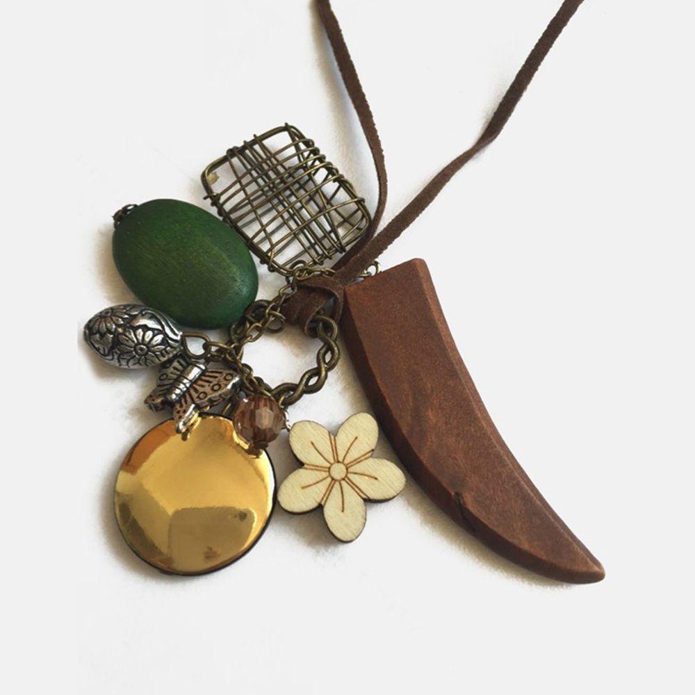 1 Vòng cổ Mặt Hình Tổ Bướm Bằng Gỗ Phong Cách Retro
