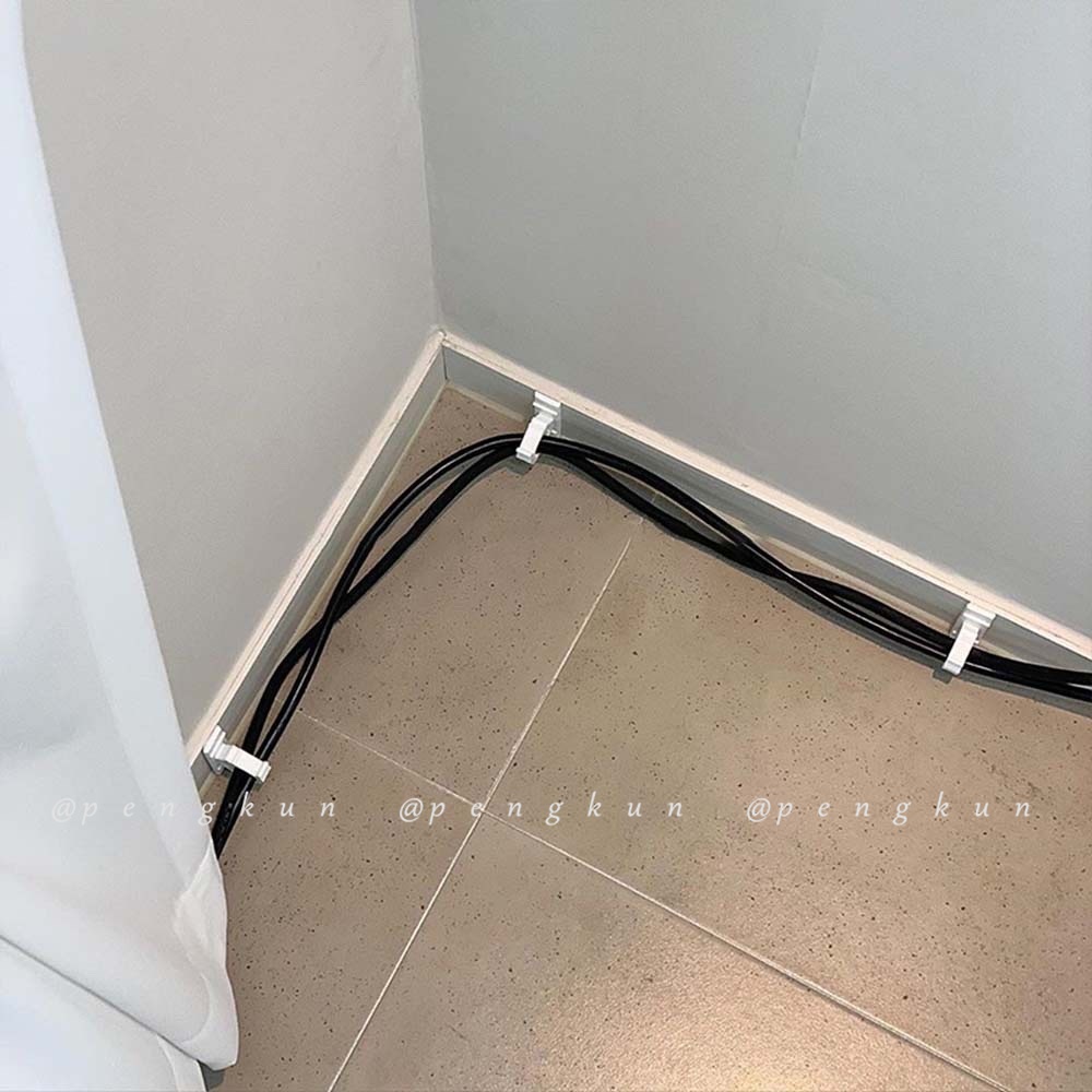 Bộ 4 Móc Treo Cố Định Dây Cáp Màu Trong Suốt Tự Nhiên Tiện Dụng