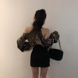 ÁO KHOÉT VAI CỔ YẾM