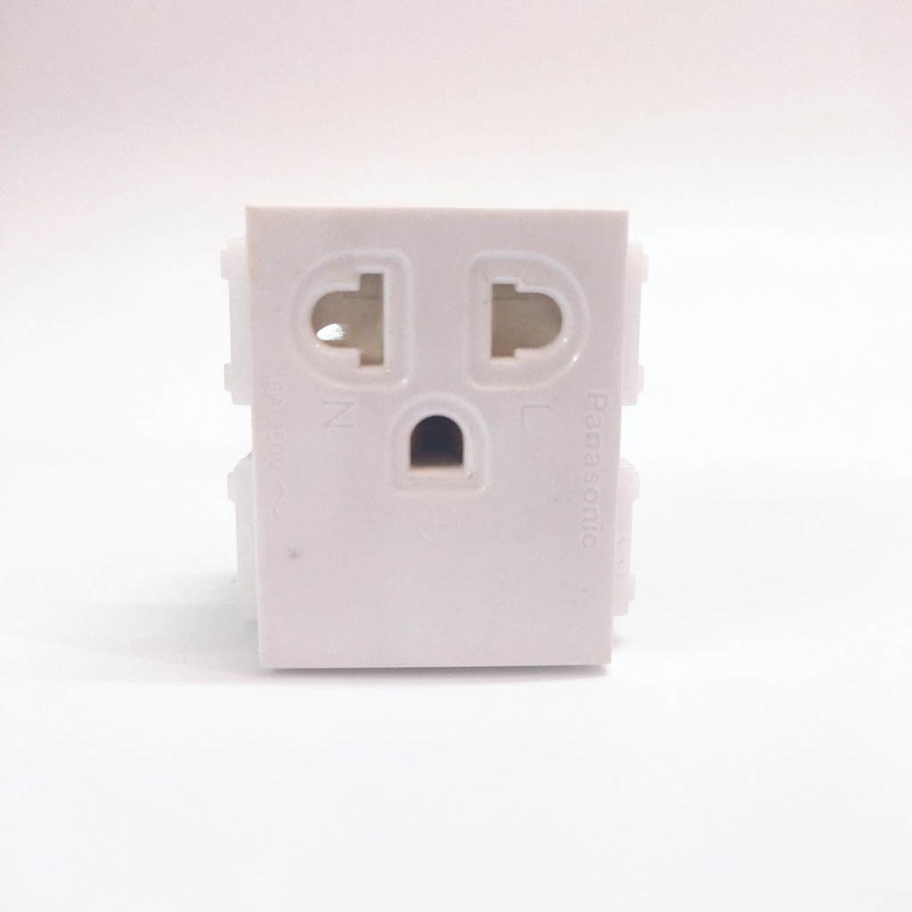 Ổ cắm đơn 3 chấu 16A có màng che Panasonic WEV1181SW Dòng Wide Series