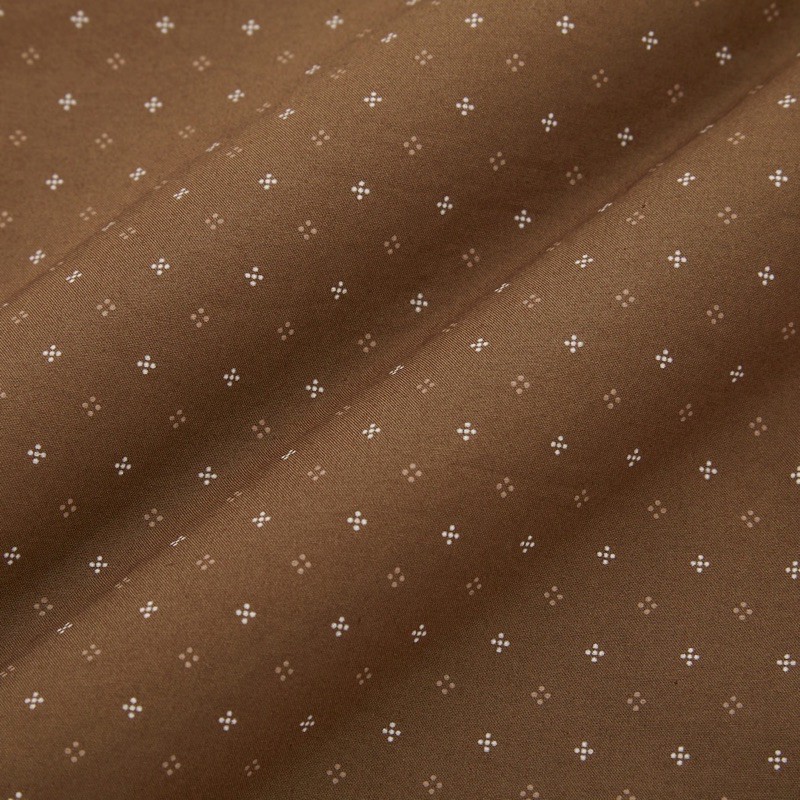 Áo sơ mi dài tay chấm sao thời trang, thanh lịch của UNIQLO