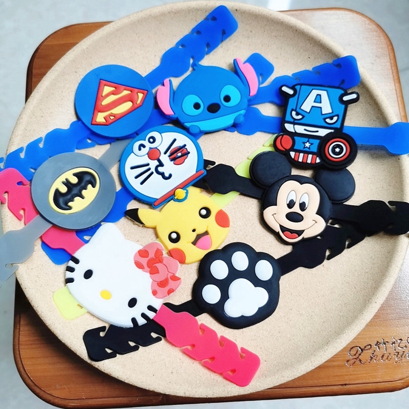 Khóa móc mở rộng khẩu trang bằng silicon hình Batman Superman Hello Kitty Doraemon Pikachu Mickey hoạt họa