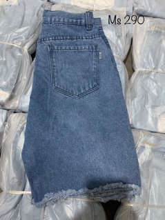 Quần jeans ngố rách