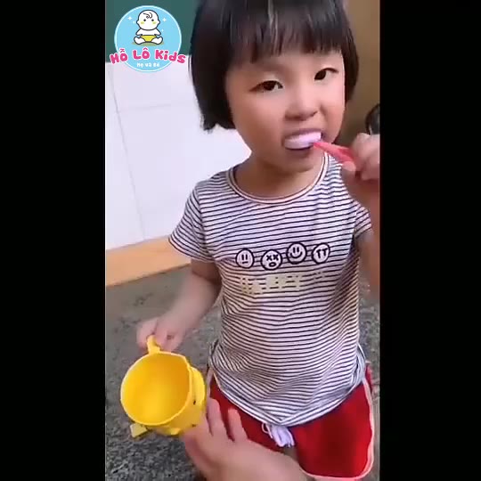 Bộ 3 bàn chải đánh răng chữ u silicon + kem đánh răng dạng bọt + cốc đánh răng