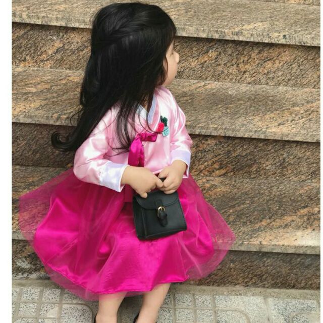 Áo Hanbok cách tân cho bé gái