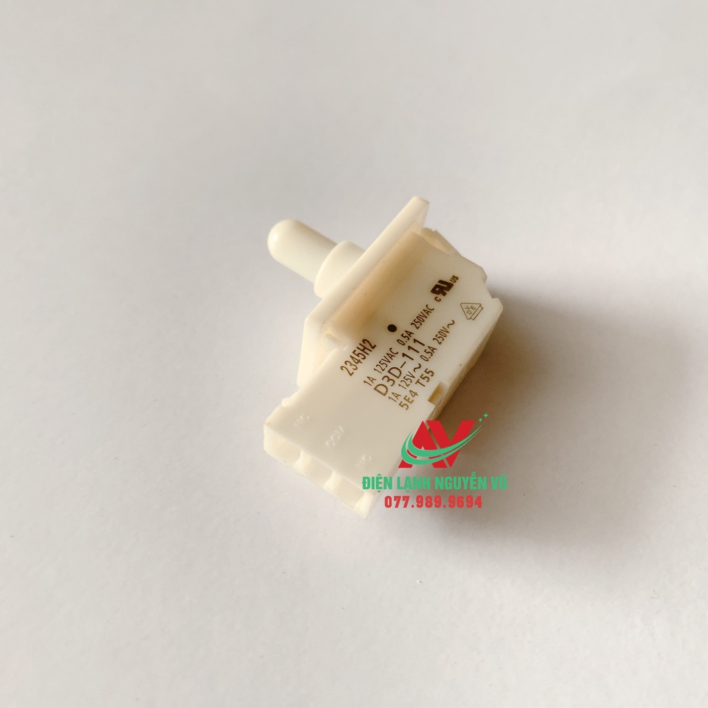 Công tắc cửa tủ lạnh Aqua 3 chân loại cài