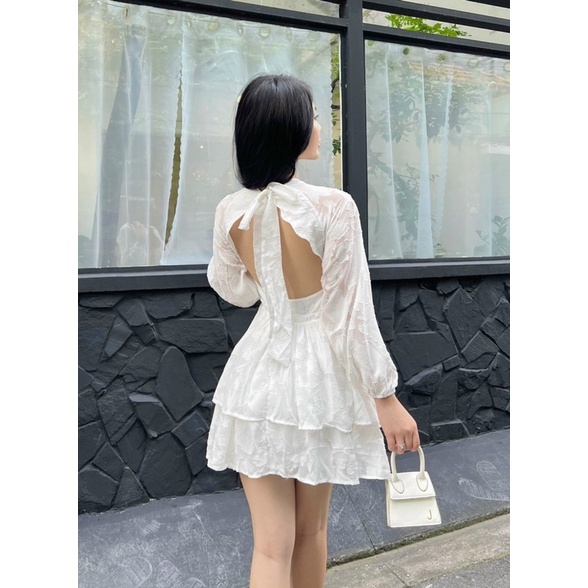 Đầm xoè vol thêu hở lưng tay dài trắng - xanh