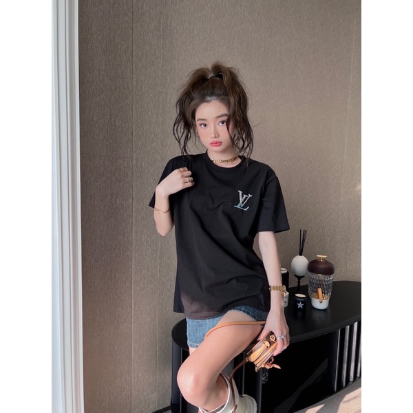 Áo thun nữ tay ngắn dáng rộng thương hiệu Louis Vuitton LV cao cấp mẫu 2022