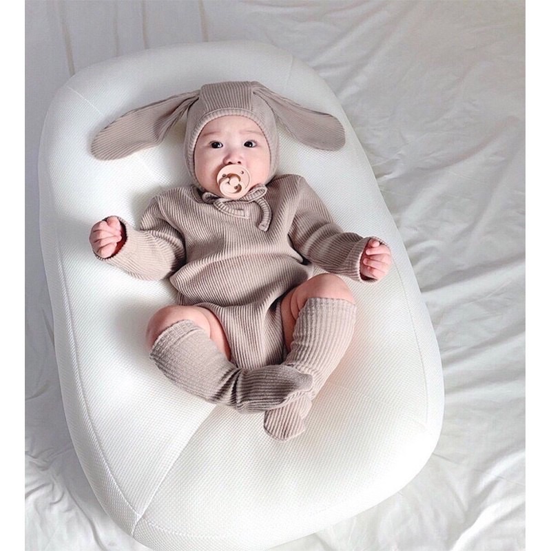 Body tai thỏ kèm mũ và vớ cho bé