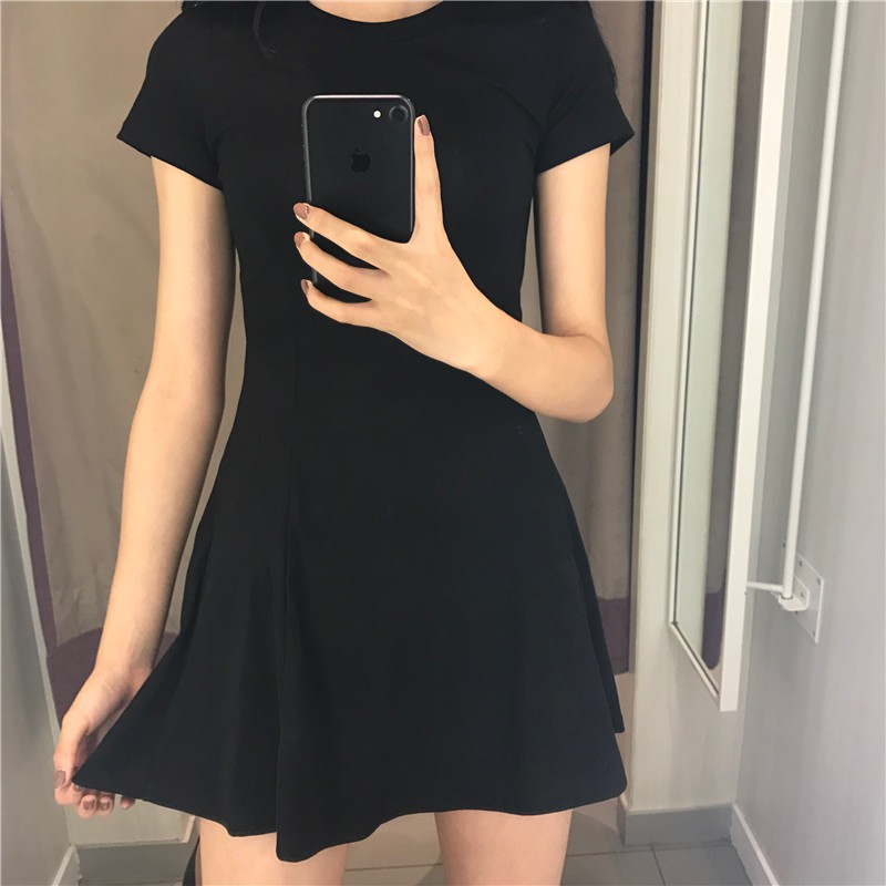 Đầm tay ngắn thiết kế quyến rũ hợp thời trang | BigBuy360 - bigbuy360.vn