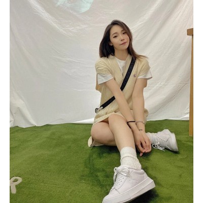 Áo dệt kim không tay cổ chữ V thêu chữ/ Áo sơ mi tay dài màu trắng thời trang cho nữ phong cách Jennie Blackpink