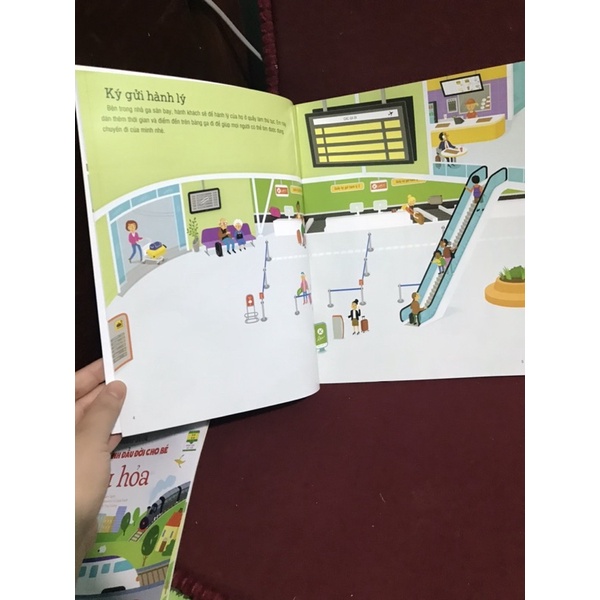 Sách - First sticker book Sách dán hình đầu đời cho bé-sân bay