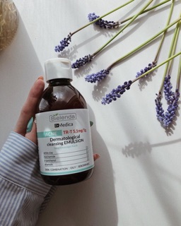 Sữa rửa mặt không tạo bọt Bielenda Dr Medica Dermatological Cleansing Emulsion