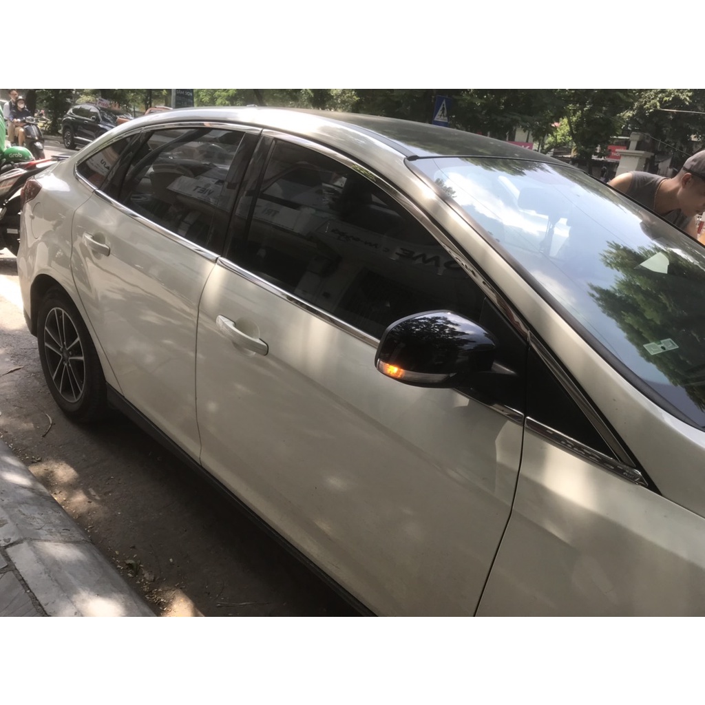 Nẹp chân kính, cong kính Ford Focus 2012-2019