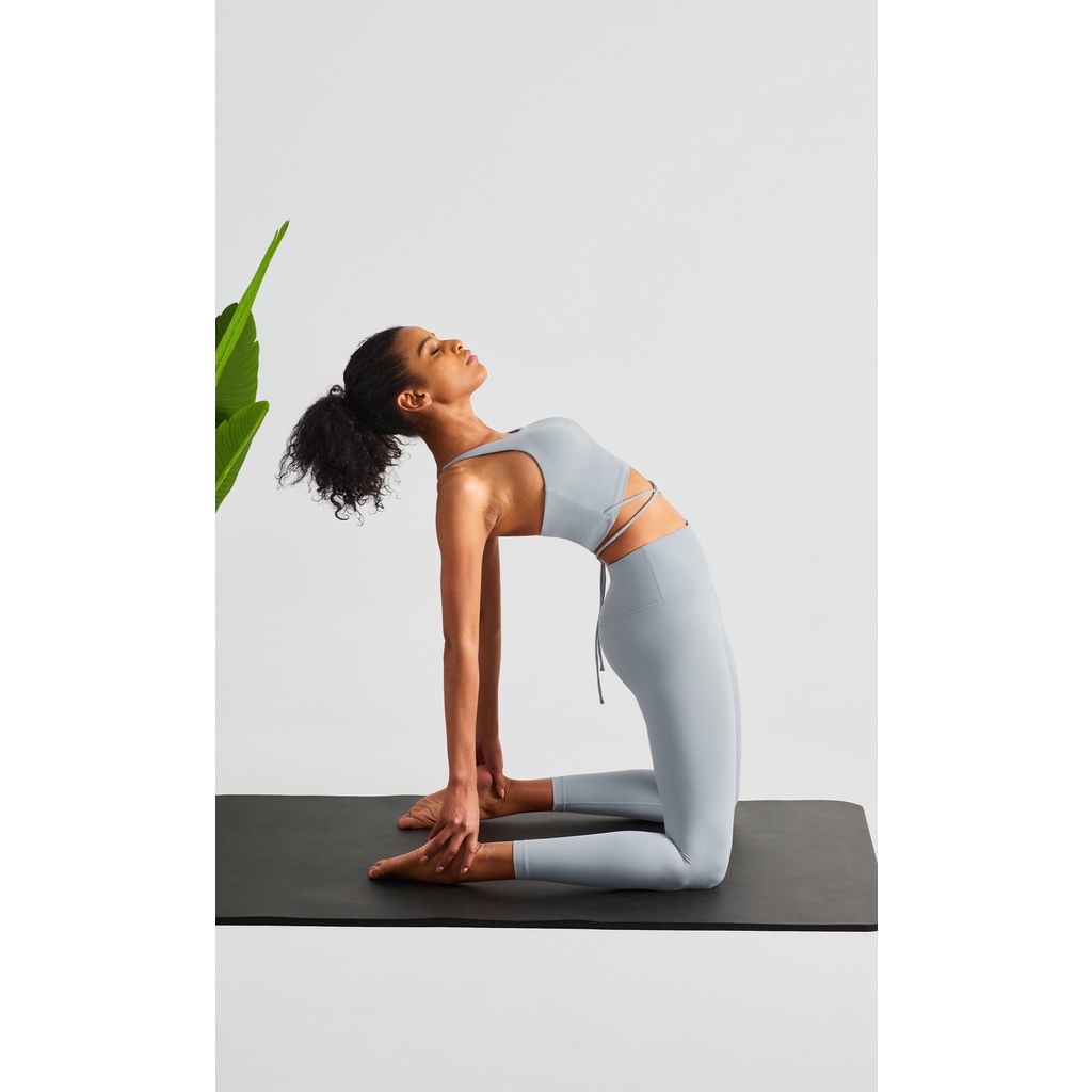 Set đồ tập gồm áo ngực thể thao và quần dài để tập yoga