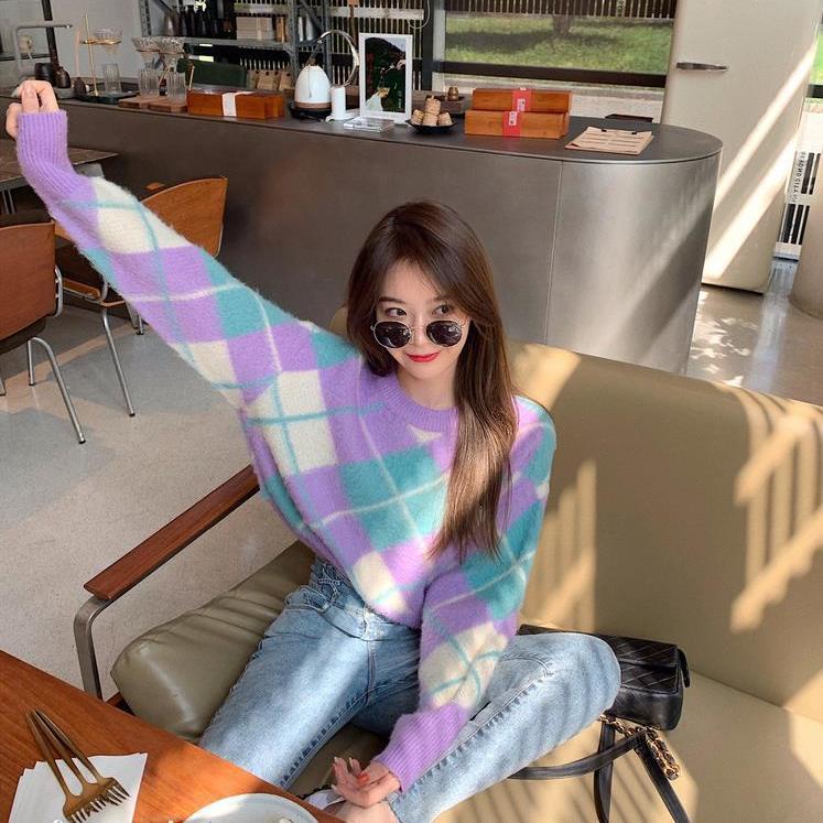 Áo len nữ tay dài dáng rộng in hình thoi mềm mại