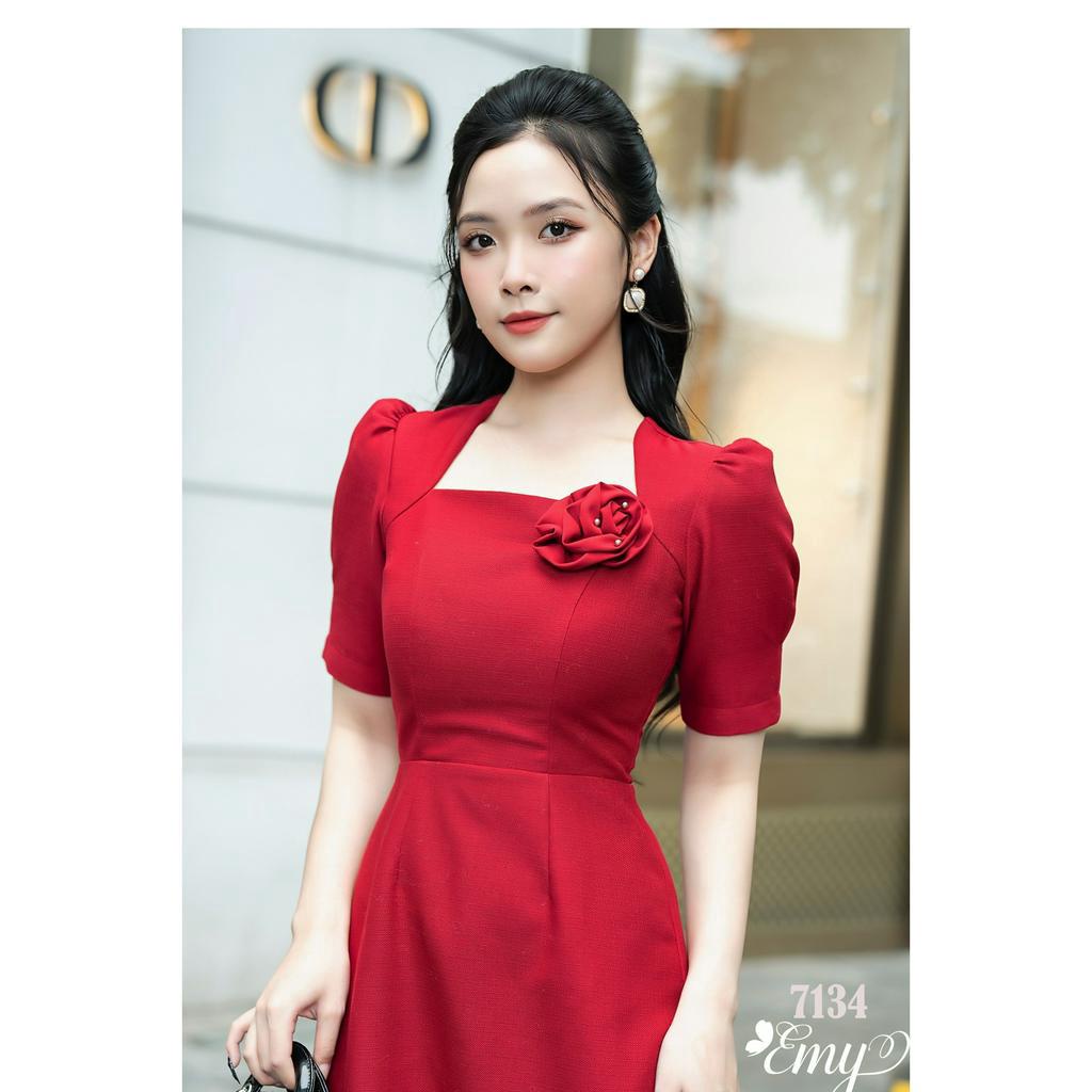 Đầm EMY EM7134  Xoè Đỏ Cổ Vuông