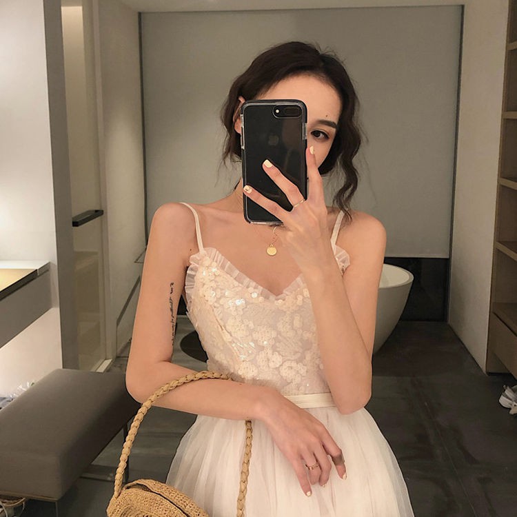 Đầm Cổ Chữ V Màu Đen Đính Kim Sa Lấp Lánh Phong Cách Thần Tiên | BigBuy360 - bigbuy360.vn