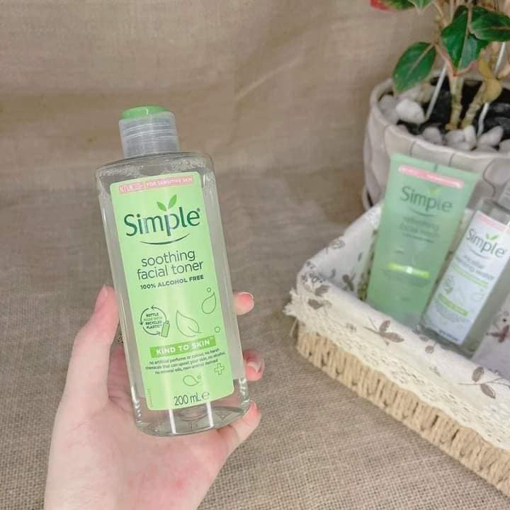 Nước Cân Bằng Da Simple Smoothing Facial Toner 200ml