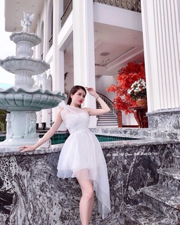 Váy xoè trắng