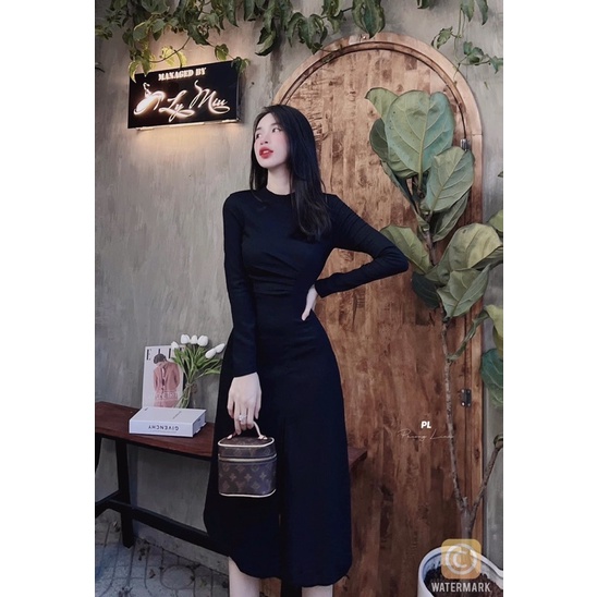Đầm body xẻ tà tay dài chất xịn sò