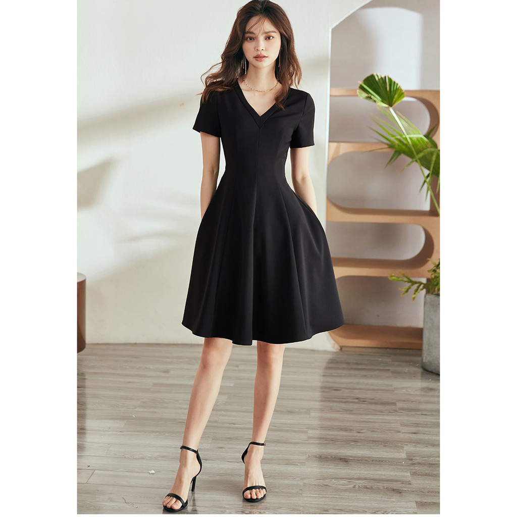 Đầm xòe ngọt ngào dễ thương cổ tim viền trẻ trung