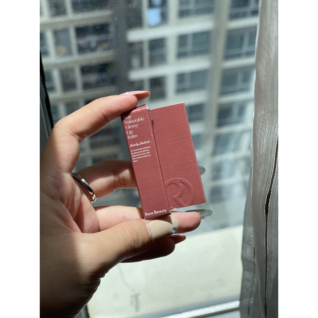 Son Dưỡng Rare Beauty Stay Vulnerable Glossy Lip Balm Minisize ( CÓ SẴN)
