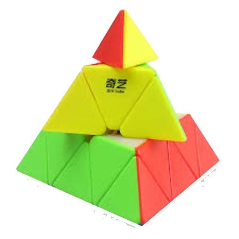 1 chiếc rubik tam giác 3x3 loại đẹp