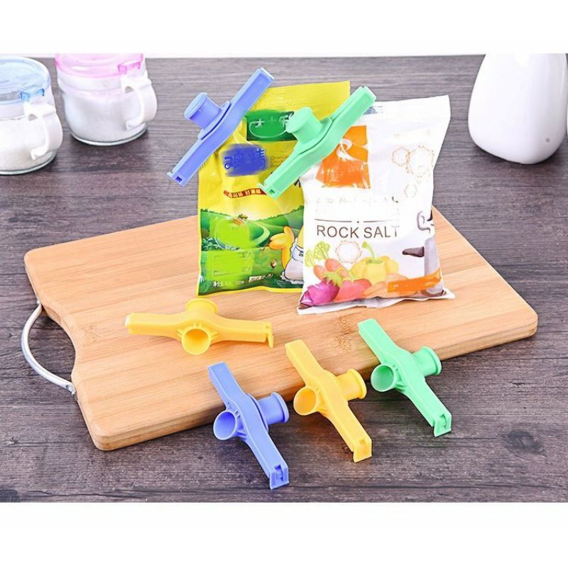 Kẹp miệng túi bảo quản thực phẩm có nắp mở rót tiện dụng
